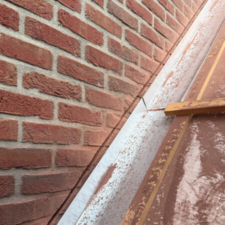 Inslijpen en aanbrengen zinkwerk